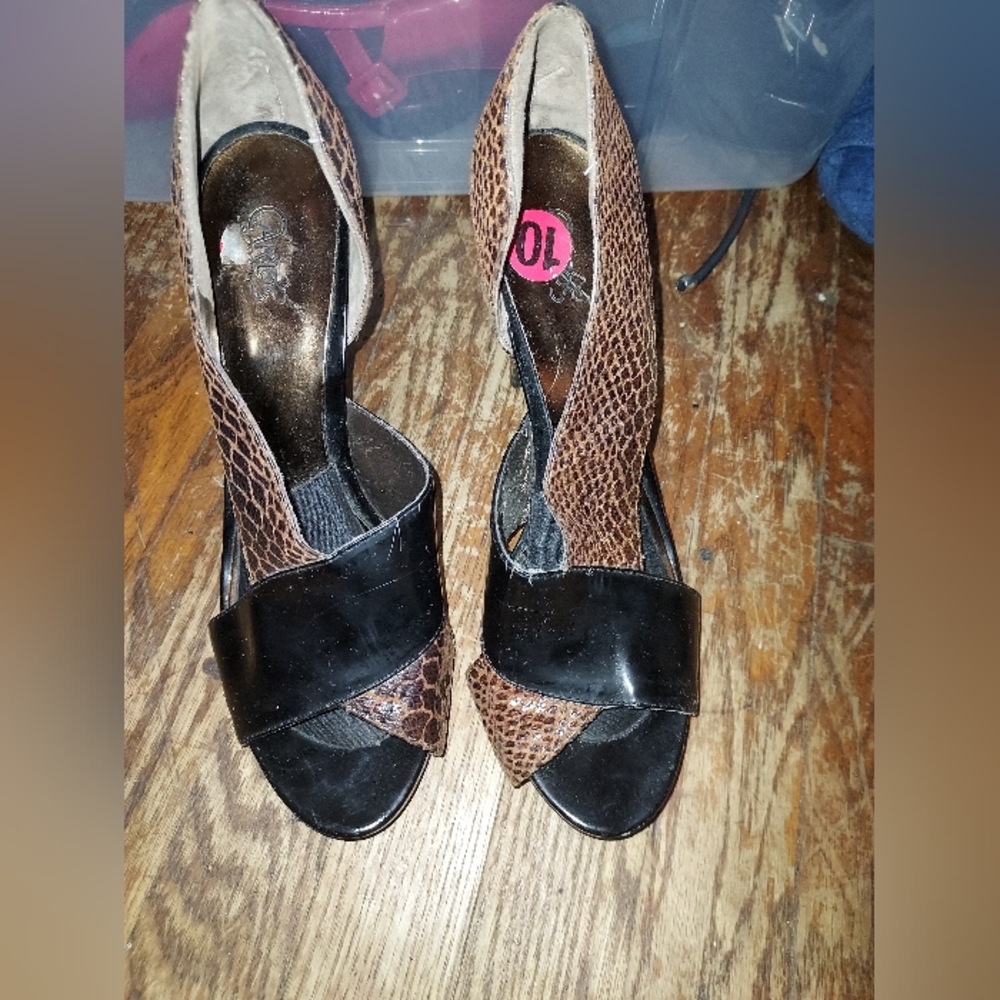 Carlos Santana  black Patent with brown snake skin pattern size 10